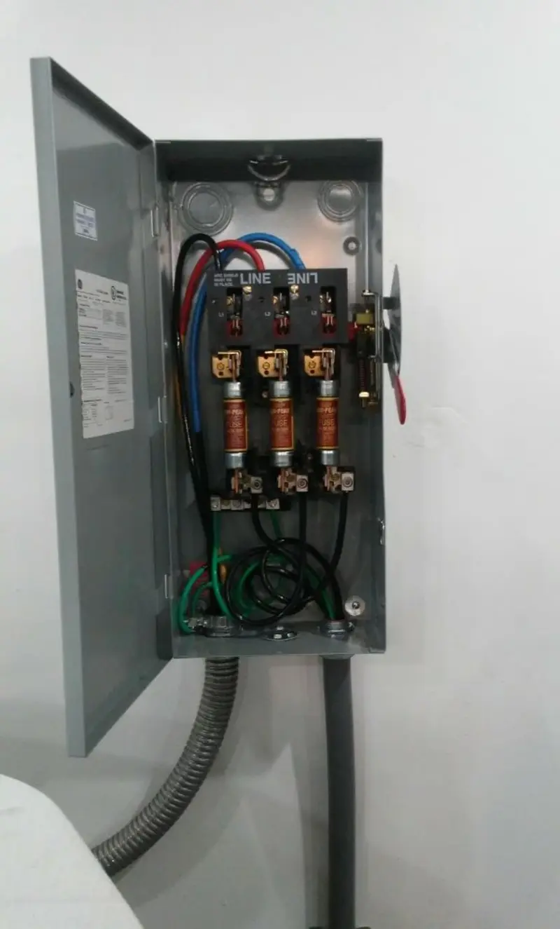 Three-phase disconnect switch installed for Smoke Detector Installation in Dandridge